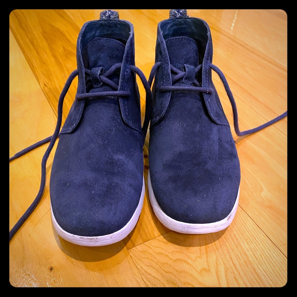 Men’s Ugg Chukka Suede Shoes Navy size 7